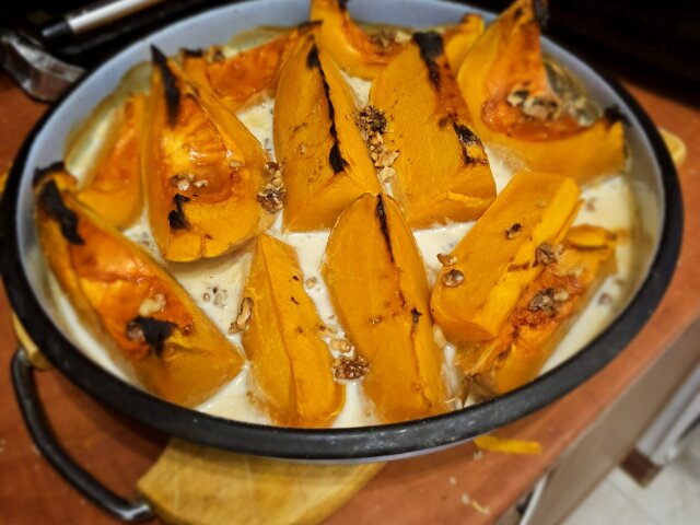Baked Pumpkin with Honey and Walnuts