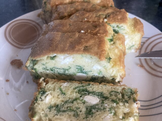Cake with Spinach and Cream
