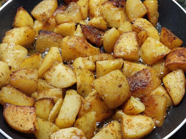 Sauteed Potatoes with Dill and Garlic