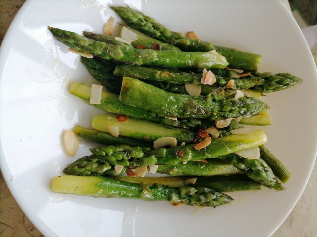 Grilled Asparagus with Sliced Almonds