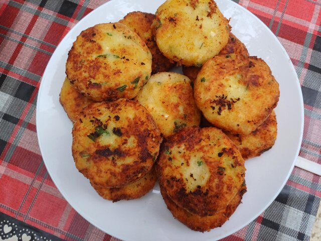 Potato Patties with White Cheese and Parsley