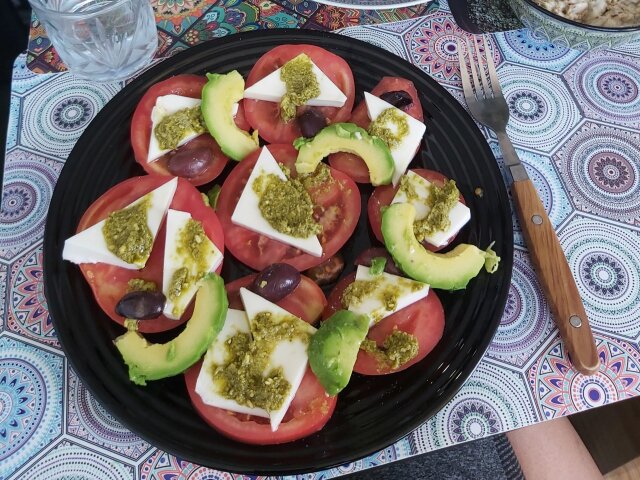 Rich Caprese Salad with Avocado