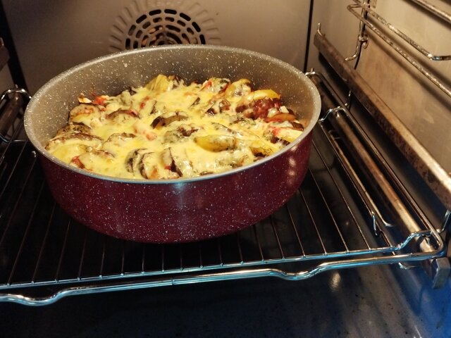 Oven-Baked Potatoes with Eggplant and Cheese