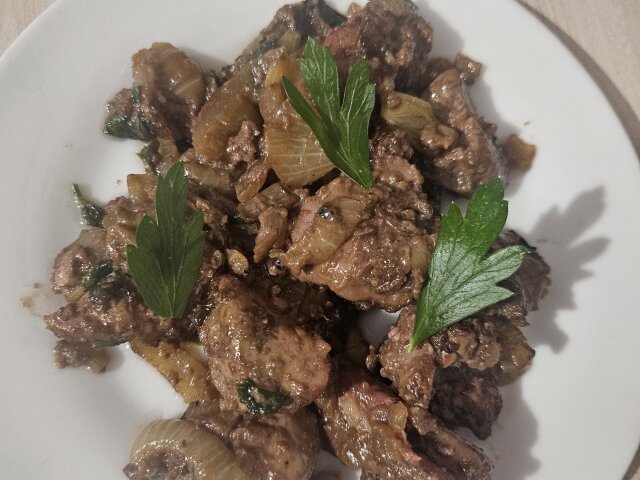 Pan-Fried Livers with Onions