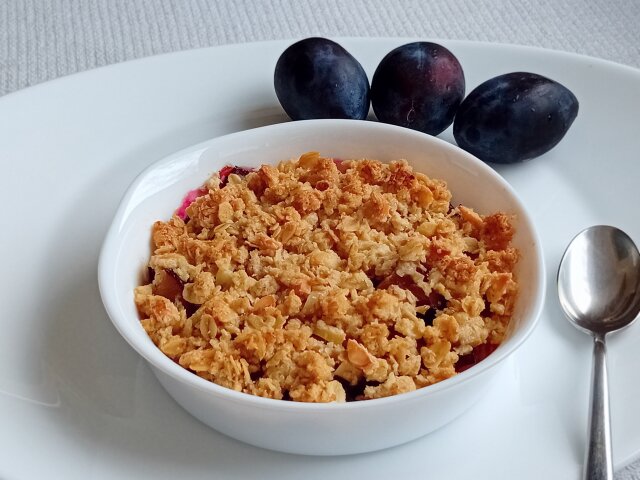 Flourless Plum Crumble