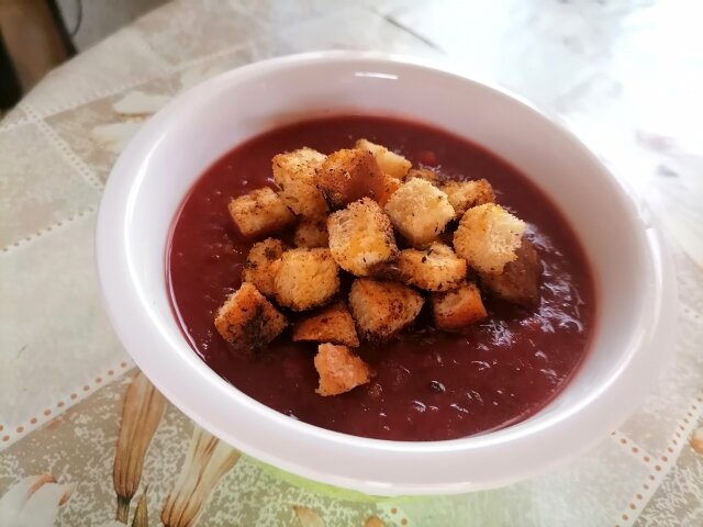 Cream Soup with Parsnip and Beetroot