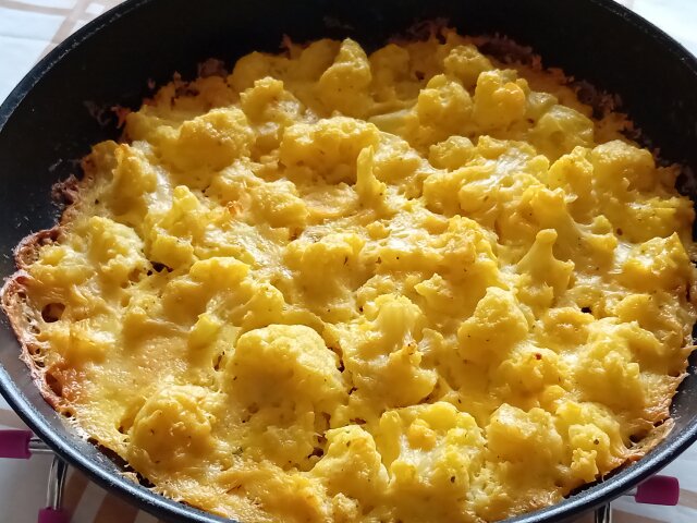 Cauliflower with Processed Cheese and Cream