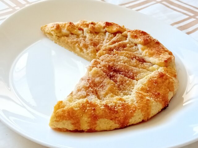 Galette with Spelt, Pears and Almonds