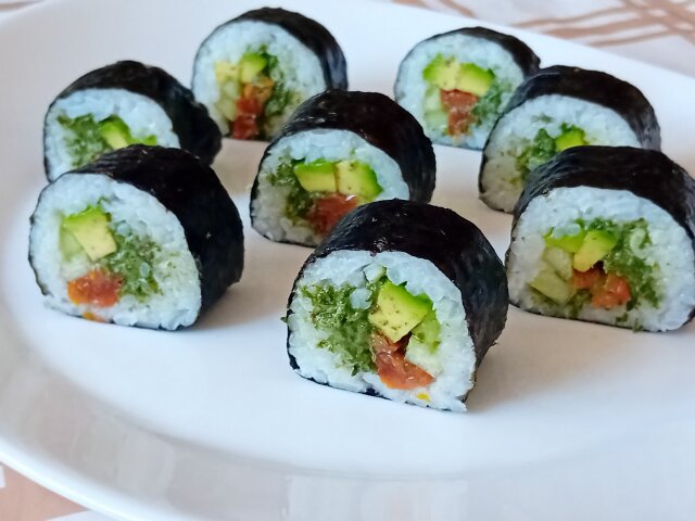 Vegan Sushi with Avocado and Cucumber