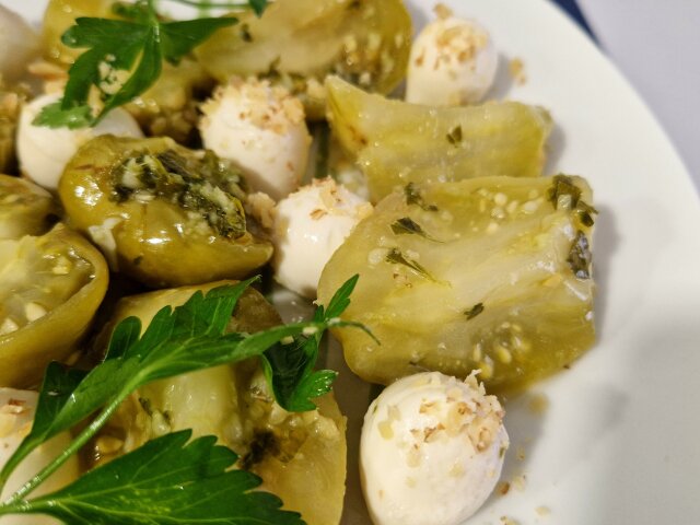 Green Tomato Salad with Mozzarella