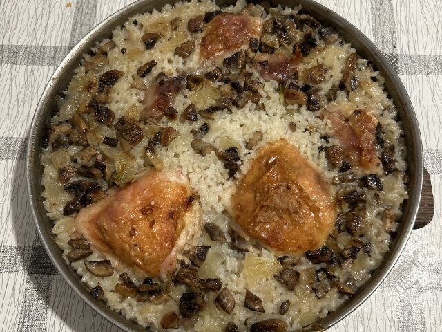 Chicken Legs with Rice and Mushrooms