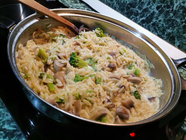 Orzo with Broccoli and Mushrooms