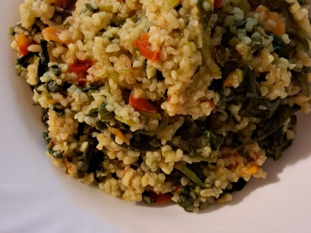 Spinach with Bulgur and Leeks