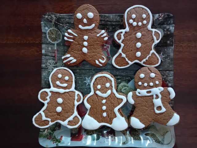 Christmas Gingerbread Cookies with Icing