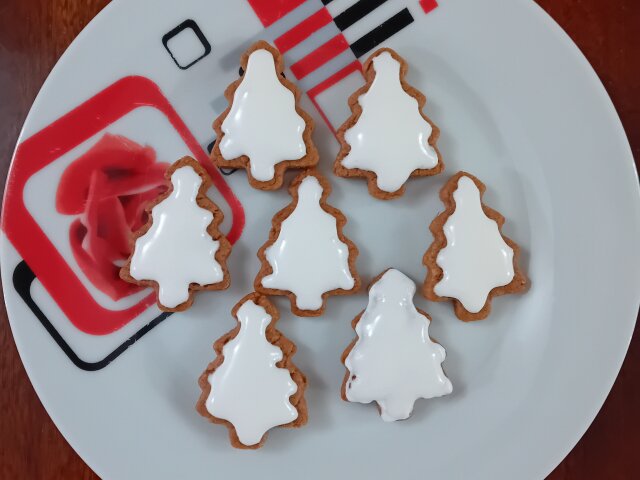 Christmas Gingerbread Cookies with Icing