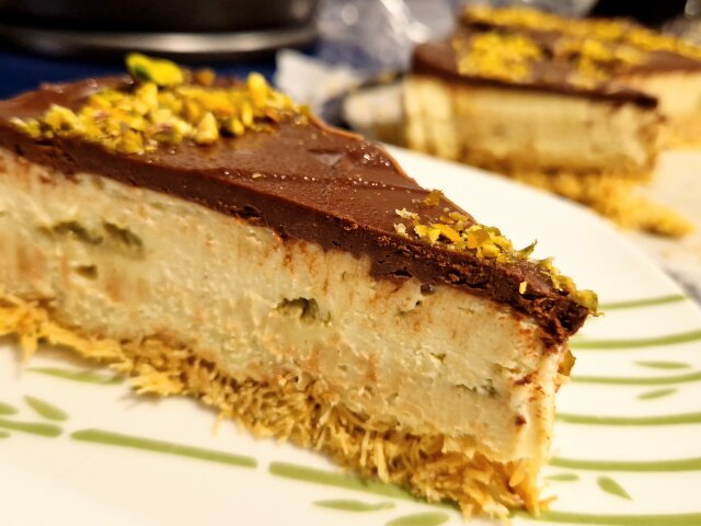 Cheesecake with Mascarpone and Pistachios