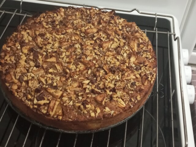 Cake with Oats and Apples